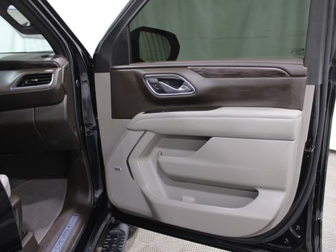 Used 2024 Chevrolet Suburban Z71 w/ Luxury Package image 31