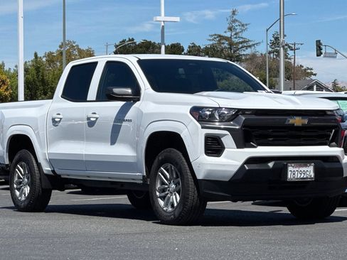 Used 2026 Chevrolet Colorado LT RWD image 2