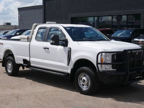 Used 2023 Ford F250 XL w/ F-250 >10K GVWR Package AWD/4WD image 5