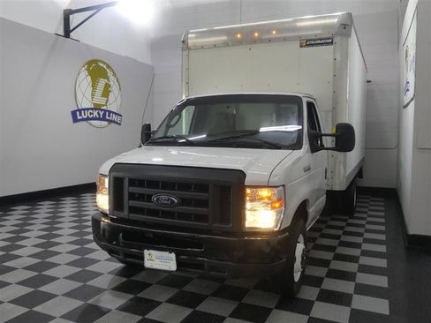 Used 2019 Ford E-350 and Econoline 350 Super Duty RWD image 3