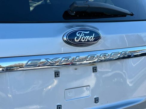 Used 2013 Ford Explorer 4WD w/ Class III Trailer Tow Pkg image 17