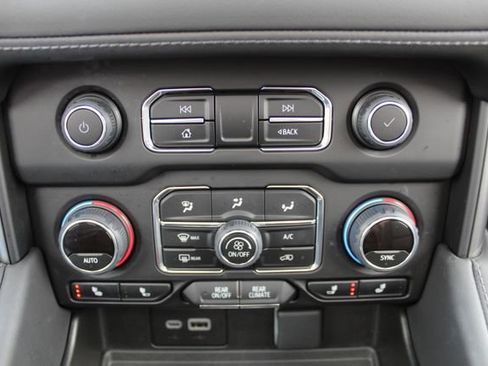 Used 2024 Chevrolet Tahoe Z71 w/ Luxury Package image 33