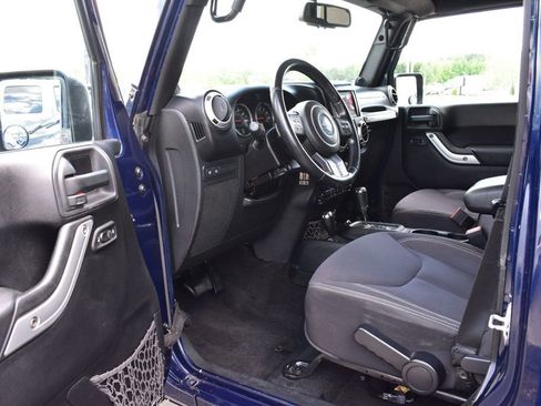 Used 2013 Jeep Wrangler Unlimited Rubicon w/ Connectivity Group AWD/4WD image 31