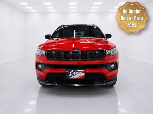 Used 2023 Jeep Compass Latitude w/ Sun and Sound Group AWD/4WD image 3