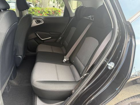 Used 2025 Kia Soul LX w/ LX Technology Package FWD image 21