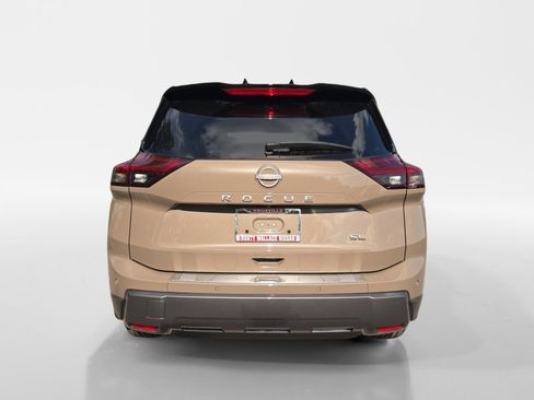Certified 2025 Nissan Rogue SL w/ Tech Package FWD image 4