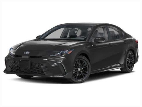 Used 2025 Toyota Camry SE FWD image 1