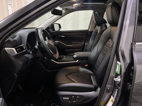 Used 2022 Toyota Highlander XLE w/ Protection Package #3 (TMS) AWD/4WD image 26