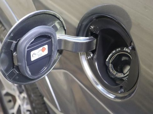 Used 2016 Ford Expedition EL XLT w/ Equipment Group 202A image 18