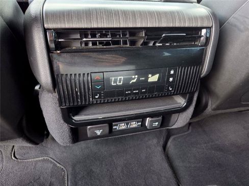 Used 2024 Jeep Wagoneer L Series III w/ Flexible Seating Group AWD/4WD image 22