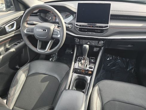 Used 2024 Jeep Compass Trailhawk image 32