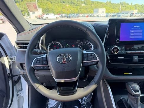 Used 2023 Toyota Highlander XSE AWD/4WD image 15