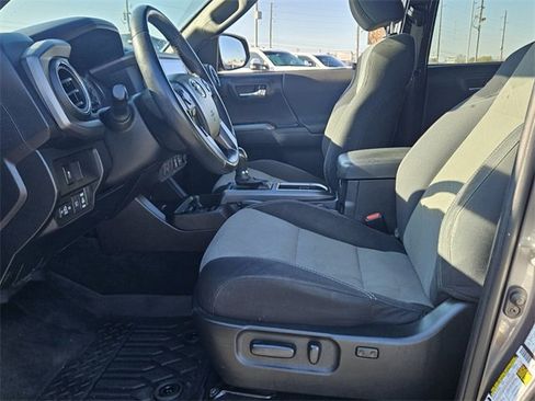 Used 2022 Toyota Tacoma TRD Off-Road image 12