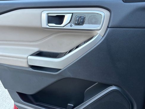 Used 2020 Ford Explorer Limited image 31