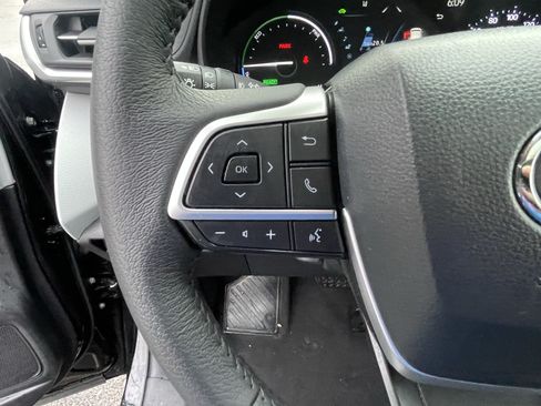 Certified 2026 Toyota Sienna XLE FWD image 22