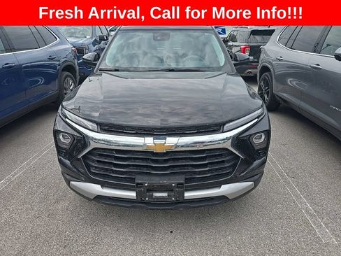 Used 2025 Chevrolet TrailBlazer LT AWD/4WD image 2