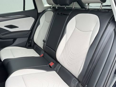 New 2026 Volkswagen Tiguan SE FWD image 29