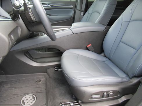 Used 2024 Buick Enclave Essence w/ Sport Touring Edition image 17