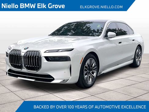 Used 2024 BMW i7 xDrive60 image 1