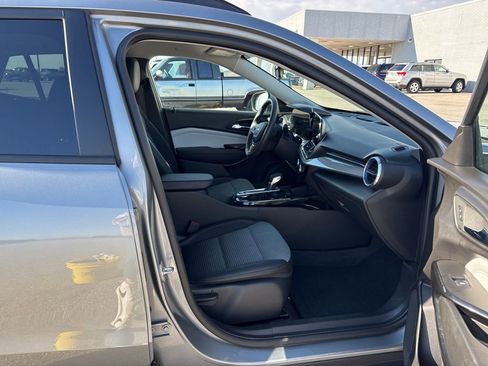 Used 2025 Chevrolet Equinox LT image 18