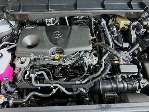 Certified 2024 Toyota Highlander XLE image 30