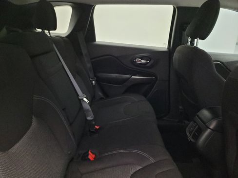 Used 2019 Jeep Cherokee Latitude w/ Popular Appearance Group AWD/4WD image 19