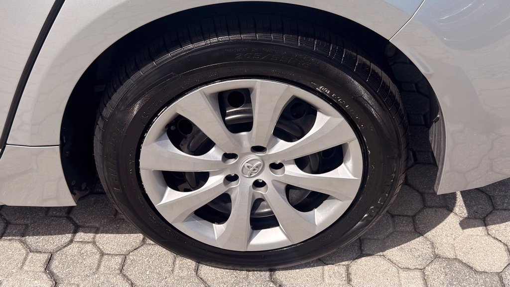 Used 2022 Toyota Corolla LE FWD image 17