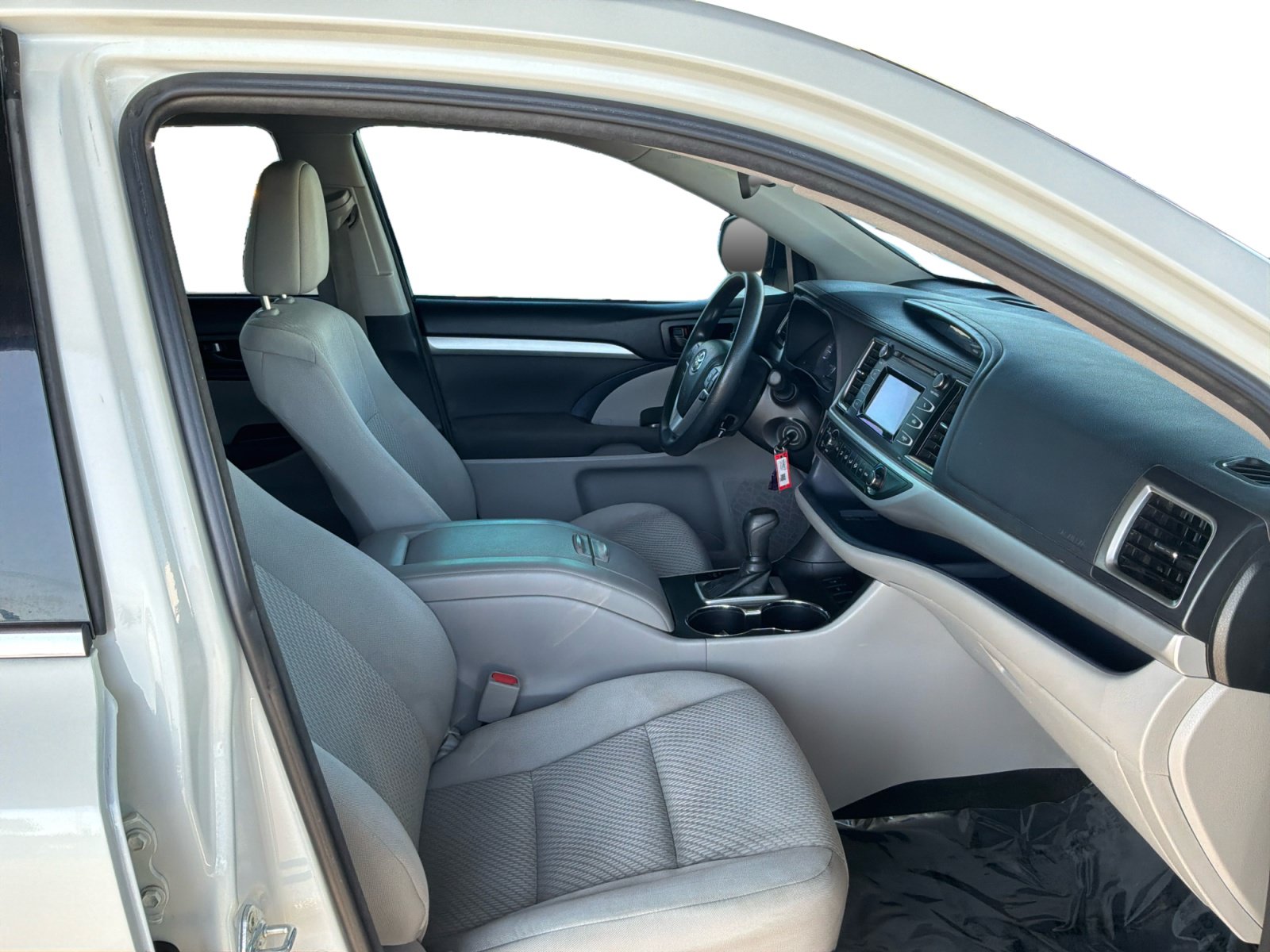 Used 2018 Toyota Highlander LE FWD image 15