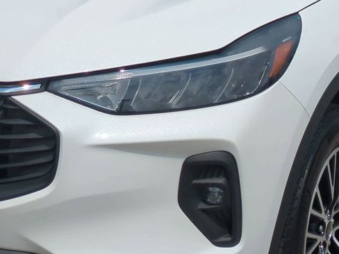 Used 2024 Ford Escape SE image 11