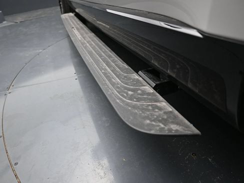 Used 2025 Land Rover Range Rover SV AWD/4WD image 18