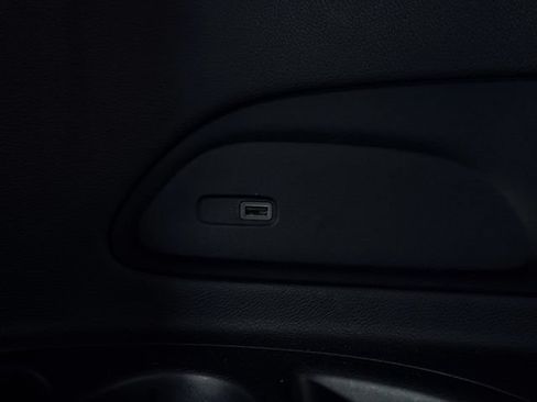 Used 2025 Chrysler Pacifica Limited FWD image 26