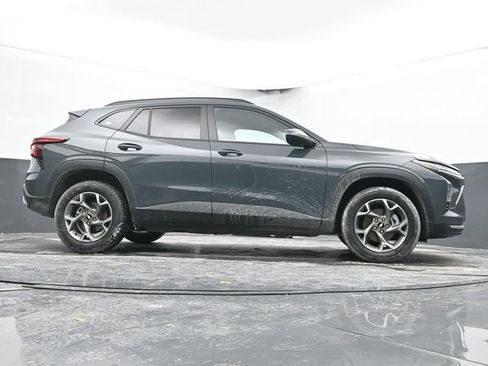 Used 2025 Chevrolet Trax LT image 49