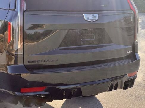 Certified 2024 Cadillac Escalade V w/ LPO, ONYX Package image 8