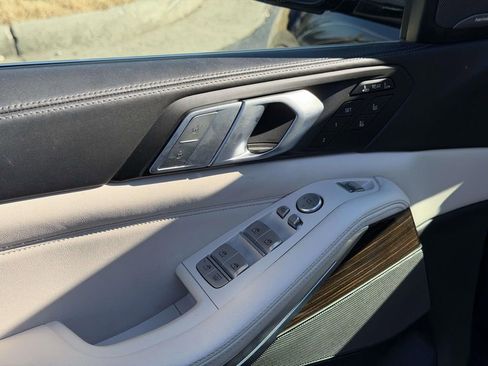 Used 2021 BMW X7 xDrive40i w/ Executive Package image 18