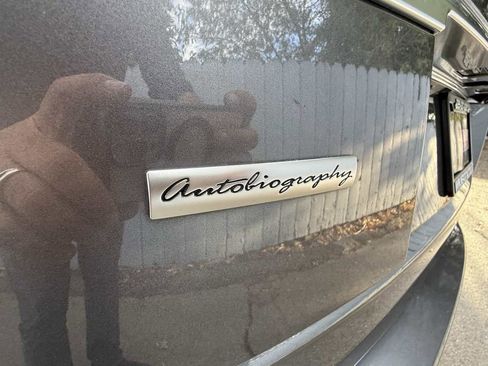 Used 2019 Land Rover Range Rover Autobiography image 24