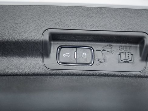 Certified 2022 Ford Explorer XLT w/ Equipment Group 202A image 23