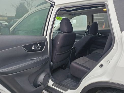 Used 2017 Nissan Rogue SV image 12