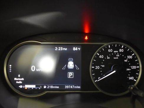 Used 2018 Nissan Kicks SV FWD image 24