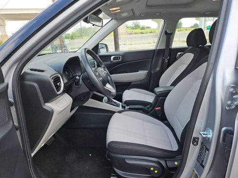 Used 2025 Hyundai Venue SEL FWD image 11