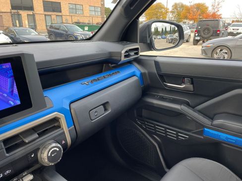 Used 2025 Toyota Tacoma TRD Off-Road image 34
