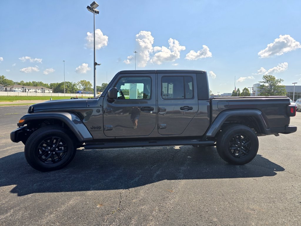 Used 2023 Jeep Gladiator Sport AWD/4WD image 11