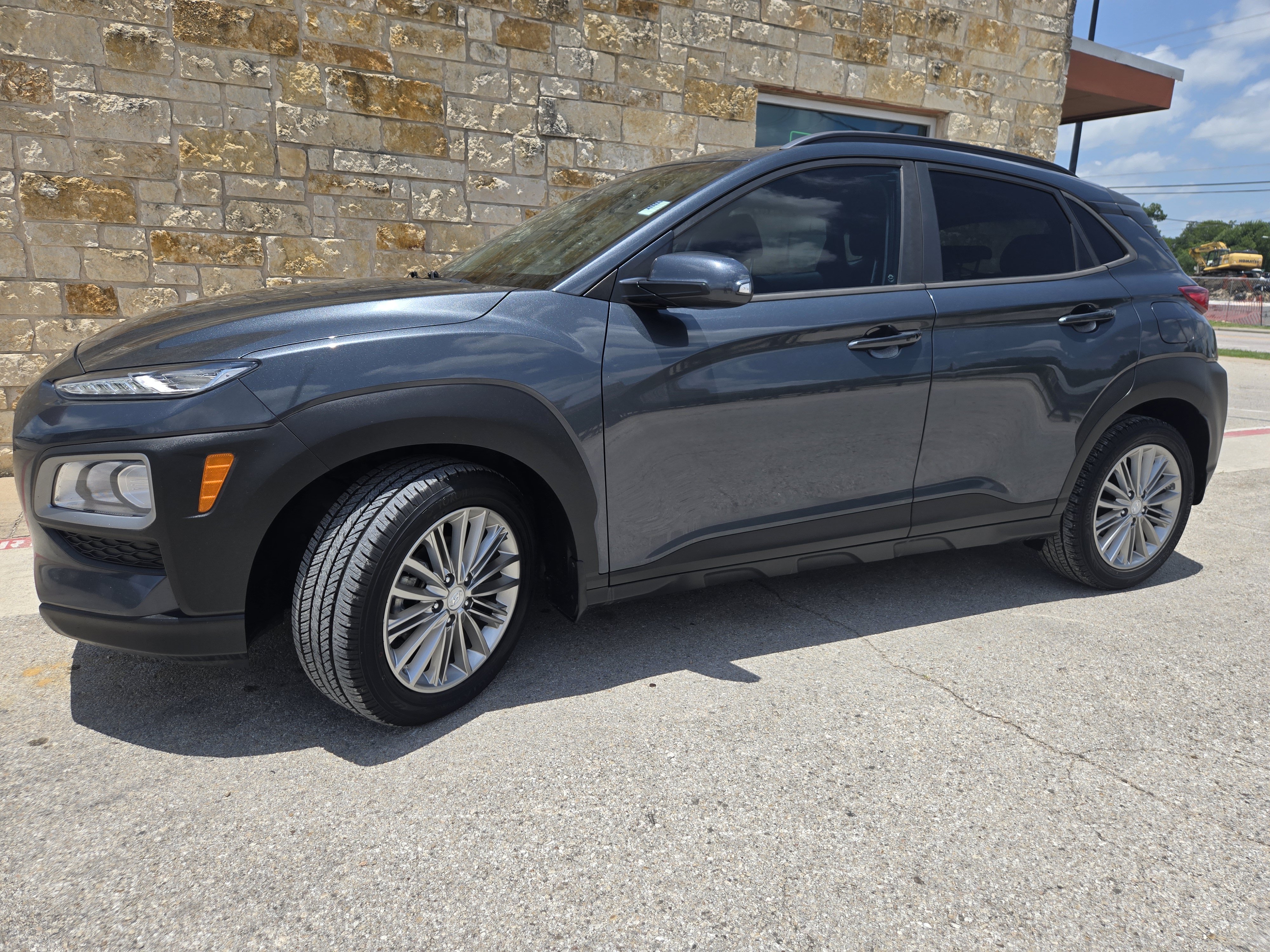 Used 2019 Hyundai Kona SEL w/ SEL Tech Package 02 FWD image 2