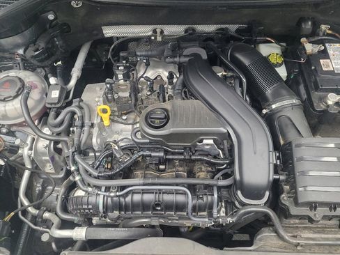 Used 2022 Volkswagen Taos SE w/ Panoramic Sunroof Package image 30