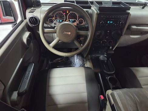 Used 2007 Jeep Wrangler Unlimited Sahara w/ Dual Top Group RWD image 7