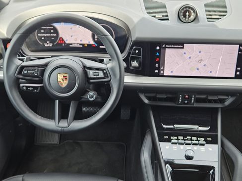 Certified 2025 Porsche Cayenne Coupe AWD/4WD image 25