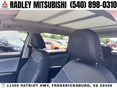 Used 2024 Volkswagen Taos SE w/ Panoramic Sunroof Package AWD/4WD image 2