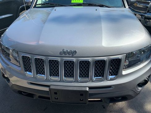 Used 2017 Jeep Compass Latitude AWD/4WD image 11