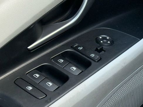 Used 2021 Hyundai Elantra Limited w/ Cargo Package image 18