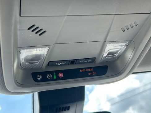 Used 2024 GMC Terrain SLE FWD image 18