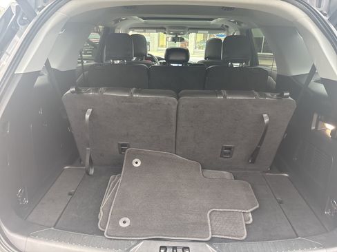 Used 2022 Ford Explorer XLT w/ Equipment Group 202A image 32